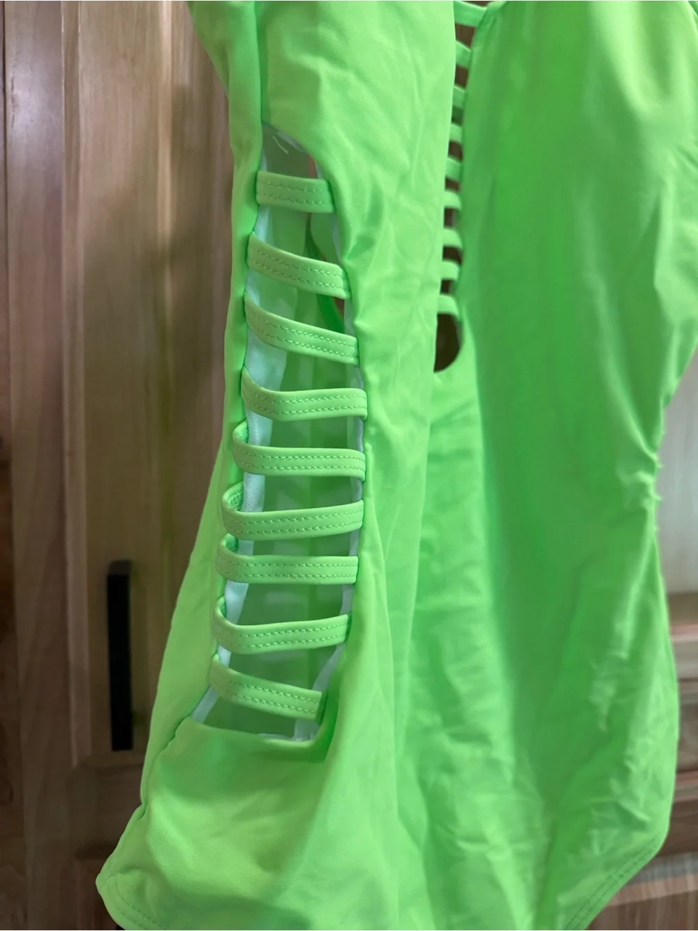 New! Aqua Eve Neon Green Women’s Steamy Feminine One-Piece Cut Out Swimsuit Sz L